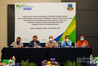 Bupati Garut, H Rudy Gunawan membuka Rapat Kerjasama Operasional Program Jaminan Sosial BPJS Ketenagakerjaan dengan Pemerintah Daerah Kabupaten Garut yang diselenggarakan di Ballroom Hotel Harmoni, Jalan Cipanas Baru, Kecamatan Tarogong Kaler, Kabupaten Garut, Selasa (26/10/2021).