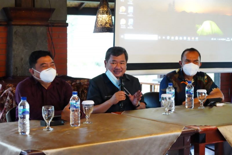 Pemerintah Kabupaten (Pemkab) Garut melaksanakan Rapat Persiapan PORKAB 2020 di Restoran Pujasega, Jalan Otista, Kecamatan Tarogong Kaler, Kabupaten Garut, Jum’at (15/10/2021).
