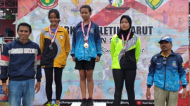 JUARA. Rahmah Fadlillah menjadi  Juara pertama Cabor Atletik Lompat Jauh Putri, Perwakilan Kecamatan Cisurupan, Pada Porkab Garut 2021.