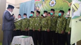 Ketua Pimpinan Wilayah DMI Jawa Barat melantik  Ketua dan Pengurus Pimpinan Daerah DMI Kabupaten Garut, di aula Islamic Center, Kamis (14/10/2021)