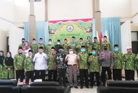 HADIRI.Wakil Ketua DPRD Provinsi Jawa Barat Fraksi PKB H Oleh Soleh, SH ( tengah berbaju hitam) saat menghadiri pelantikan PD DMI Kabupaten Garut, Kamis (14/10/2021)