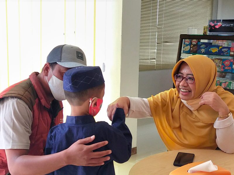 Pelaksanaan khitanan massal di Klinik Pratama Tarogong, Jalan Otista, Kecamatan Tarogong Kidul, Kabupaten Garut, Sabtu (6/11/2021). (Foto : Yogi Budiman/Diskominfo Garut)