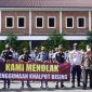 *Caption :* Pelaksanaan sosialisasi dan edukasi dari Tim Satgas Garut Bebas Knalpot Bising kepada para siswa SMK YPPT Garut, yang dilaksanakan di Lapangan SMK YPPT Garur, Jalan Nusa Indah, Kecamatan Tarogong Kidul, Kabupaten Garut, Kamis (18/11/2021). (Foto : Anggana Mulia Karsa/Febri Noptageri/Diskominfo Garut).