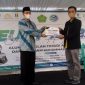 BANTUAN. Ketua Baznas Garut Abdullah Efendi,  SPdI,ME menyerahkan Program Garut Cerdas berupa voucher bantuan biaya pendidikan 20 penerima mnafaat di Staida Muhammadiyah Gaurt, Sabtu (27/11/2021).
