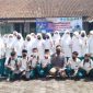 POTO BERSAMA. Siswa Siswi MTs dan SMA Darusalam Poto bersama usai divaksin, Senin (1/11/2021)