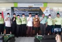 POTO BERSAMA. usai  Serah terima jabatan dari Pimpinan Baznas Garut Priode 2016-2021 Rd Aas Kosasih, Sag kepada Pimpinan Baznas Garut Priode 2021-2026 Abdullah Efendi,  SPdI, ME, Sertijab itu dilaksanakan di Aula Baznas Garut, Jalan Pramuka, Kelurahan Pakuwon, Kecamatan Garut Kota, Kabupaten Garut, Selasa (23/11/2021).