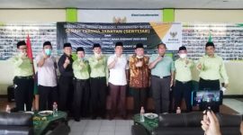 POTO BERSAMA. usai  Serah terima jabatan dari Pimpinan Baznas Garut Priode 2016-2021 Rd Aas Kosasih, Sag kepada Pimpinan Baznas Garut Priode 2021-2026 Abdullah Efendi,  SPdI, ME, Sertijab itu dilaksanakan di Aula Baznas Garut, Jalan Pramuka, Kelurahan Pakuwon, Kecamatan Garut Kota, Kabupaten Garut, Selasa (23/11/2021).