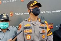 Kapolres Garut AKBP Wirdhanto Hadicaksono saat memberikan sambutan pada Apel Gabungan Operasi Lilin Lodaya 2021