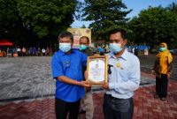 Bupati Garut, Rudy Gunawan memimpin  Deklarasi _One Defecation Free_ (ODF) Stop Babs (Buang air besar sembarangan) yang digelar di Lapangan Sekretariat Daerah (Setda), Jalan Pembangunan, Kecamatan Tarogong Kidul, Kabupaten Garut, Selasa (28/12/2021).
(Foto: Deni Septyan/ Diskominfo Garut)