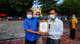 Bupati Garut, Rudy Gunawan memimpin  Deklarasi _One Defecation Free_ (ODF) Stop Babs (Buang air besar sembarangan) yang digelar di Lapangan Sekretariat Daerah (Setda), Jalan Pembangunan, Kecamatan Tarogong Kidul, Kabupaten Garut, Selasa (28/12/2021).
(Foto: Deni Septyan/ Diskominfo Garut)