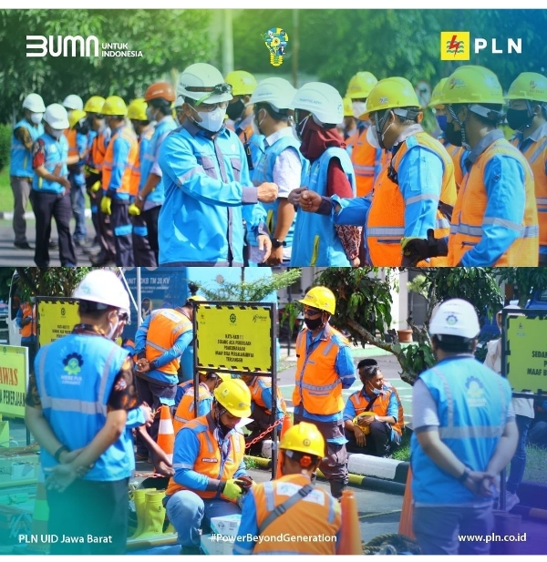 Manager PLN UP3 Garut Nurhidayanto Nugroho mengecek kesiap Siagaa personil untuk pengamanan listrik selama Nataru,Jumat (17/12/2021).