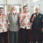 POTO BERASAMA. Ketua DEKOPINDA Kabupaten Garut Dr. Ir. H. Tendy Kusmayadi, MP dan Ketua PKPRI Kabupaten Garut, Drs H Nandang Anwar, Msi beserta jajaran, poto bersama usai Kunjungan Kerja Dekopinda Garut, Kamis (9/12/2021)
