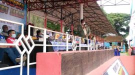 Ketua KONI Kabupaten Garut Dr. Ir. H. Abdusy Syakur Amin, M.Eng saat memberikan sambutan pada Pebukaan Babak Kualifikasi Pra Porprov Rugby Jawa Barat 2021. di Lapangan Sarana Olahraga (SOR) Merdeka Kerkof, Jalan Guntur Melati Nomor 11, Kelurahan Haurpanggung, Kecamatan Tarogong Kidul, Kabupaten Garut, Senin (20/12/2021)