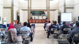 SAMBUTAN. Ketua Baznas Kabupaten Garut, Abdullah Effendi, SPdI, ME saat memberikan sambutan pada Silaturahmi dengan Para pengurus Unit Pengumpul Zakat (UPZ),di Gedung  Islamic Center, Jalan Pramuka Nomor 22, Kelurahan Pakuwon, Kecamatan Garut Kota, Selasa (14/12/2021).  