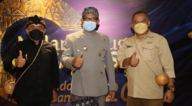 Wakil Bupati Garut, dr. Helmi Budiman menghadiri acara Malam Puncak ADWI (Anugerah Desa Wisata Indonesia) 2021 yang diselenggarakan oleh Kementerian Pariwisata dan Ekonomi Kreatif (Kemenparekraf) RI di Ciputra Artpreneur, Jalan Prof. Dr Satrio Kav. 3-5 Ciputra World Setiabudi, Jakarta Selatan, Selasa (8/12/2021).
( Diskominfo Garut)