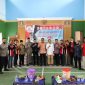 Wakil Bupati Garut, dr. Helmi Budiman, hadir dalam acara Pelantikan dan Sertijab Persaudaraan Pangkas Rambut Garut (PPRG) yang dilaksanakan di Aula Desa Bagendit, Kecamatan Banyuresmi, Kabupaten Garut, Sabtu (31/12/2021). (Foto : Yogi Budiman/Diskominfo Garut).