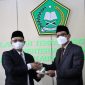 Wakil Bupati Garut, dr. Helmi Budiman, memberikan sambutan dalam acara Peringatan Hari Amal Bakti Kemenag RI yang dilaksanakan di Lapangan Kantor Kemenag Garut, Jalan Terusan Pahlawan, Kecamatan Tarogong Kidul, Kabupaten Garut, Senin (3/1/2022). (Foto : Yogi Budiman/Diskominfo Garut).