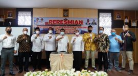 Bupati Garut, Rudy Gunawan, neresmikan Gedung Kantor Disnakertrans Kabupaten Garut, di Jalan Guntur Cendana, Kecamatan Tarogpng Kidul, Kabupaten Garut, Rabu (5/1/2021) (Foto : Diskominfo Garut).