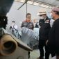 Gubernur Jawa Barat Ridwan Kamil saat beraudiensi dengan pelaku usaha kulit di Kabupaten Garut, Kamis (6/1/2022).