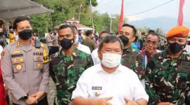 Bupati Garut, Rudy Gunawan, memberikan keterangan pers atas pelaksanaan Pekan Olahraga Kabupaten (Porkab) Garut Tahun 2021, di SMKN 4 Garut, Kecamatan Karangpawitan, Kabupaten Garut, Kamis (28/10/2021). (Foto: Dok. Diskominfo Garut)