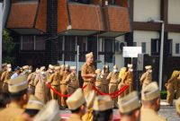 Bupati Garut, Rudy Gunawan secara simbolis menyerahkan bantuan 3.700 kloset jongkok kepada 3 camat di Kabupaten Garut saat Festival Deklarasi Open Defecation Free (ODF) yang diselenggarakan di Lapangan Sekretariat Daerah (Setda), Jalan Pembangunan, Kecamatan Tarogong Kidul, Kabupaten Garut, Senin (31/1/2022).
(Foto: Deni Septyan/ Diskominfo Garut)