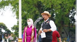 Gubernur Jawa Barat Ridwan Kamil saat meresmikan Alun - alun Garut, di Kabupaten Garut,  Minggu (23/1/2022).