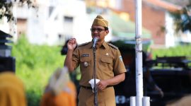 Wabup Garut, dr. Helmi Budiman, memberikan sambutan dalam acara Apel Pagi di Alun-Alun Tarogong, KecamatanTarogong Kaler, Kabupaten Garut, Senin (24/01/2022). (Foto : Yogi Budiman/Diskominfo Garut).