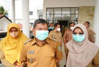 Bupati Garut, Rudy Gunawan meninjau bangunan DTP Puskesmas Malangbong yang akan beralih status menjadi rumah sakit tipe D, di Kecamatan Malangbong, Kabupaten Garut, Senin (24/1/2022).