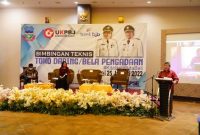 Bupati Garut, Rudy Gunawan, membuka kegiatan Bimbingan Teknis (Bimtek) Toko Daring/Bela Pengadaan yang diselenggarakan oleh UKPBJ (Unit Kerja Pengadaan Barang dan Jasa) Kabupaten Garut di Aula Fave Hotel, Jalan Cimanuk, Kecamatan Tarogong Kidul, Kabupaten Garut, Selasa (25/1/2022).