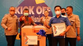 Bupati Garut, Rudy Gunawan menghadiri acara Kick Off Rencana Bisnis Bank 2022 yang digelar oleh BPR Garut di Aula Fave Hotel, Jalan Cimanuk, Kecamatan Tarogong Kidul, Kabupaten Garut, Sabtu (22/1/2022).
(Foto: Deni Septyan/ Diskominfo Garut)