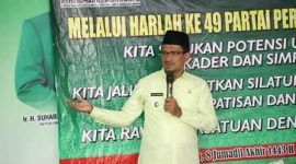 Wakil Bupati Garut, dr. Helmi Budiman, mengahadiri acara Harlah PPP ke 49 Tingkat Kabupaten Garut, yang dilaksanakan di Sekretariat DPC PPP Garut, Jalan Pembangunan, Kecamatan Tarogong Kidul, Kabupaten Garut, Selasa (11/01/2022). (Foto : Yogi Budiman/Diskominfo Garut).