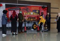 Pelaksanaan Pembukaan acara olimpiade PPKn Ke-VII dilaksanakan di Gedung Rektorat IPI yang berlokasi Jalan Terusan Pahlawan, Kecamatan Tarogong Kidul, Kabupaten Garut, Kamis (17/2/2022).
(Foto: Nindi Nurdiyanti/ Muhamad Azi Zulhakim/ Diskominfo Garut)