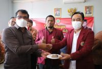 Wakil Bupati Garut, dr. Helmi Budiman, memberikan sambutan dalam acara Peresmiaan Sekretariat DPD PPNI Garut dan Peringatan HUT PPNI ke - 48 yang dilaksanakan di Sekretariat PPNI Garut, Jalan Proklamasi, Kecamatan Tarogong Kidul, Kabupaten Garut, Jum'at (18/3/2022).