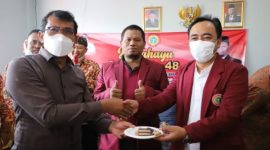 Wakil Bupati Garut, dr. Helmi Budiman, memberikan sambutan dalam acara Peresmiaan Sekretariat DPD PPNI Garut dan Peringatan HUT PPNI ke - 48 yang dilaksanakan di Sekretariat PPNI Garut, Jalan Proklamasi, Kecamatan Tarogong Kidul, Kabupaten Garut, Jum'at (18/3/2022).