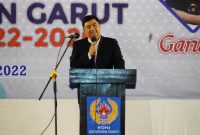 SAMBUTAN. KONI Kabupaten Garut, Dr, Ir. Abdusy Syakur Amin, M. Eng saat membrikan sambutan usai dilantik Priode kedua masa jabatan 2022 – 2026, di Sarana Olahraga (SOR) Adiwijaya, Jalan Proklamasi, Kecamatan Tarogong Kidul, Kabupaten Garut, Rabu (13/4/2022).