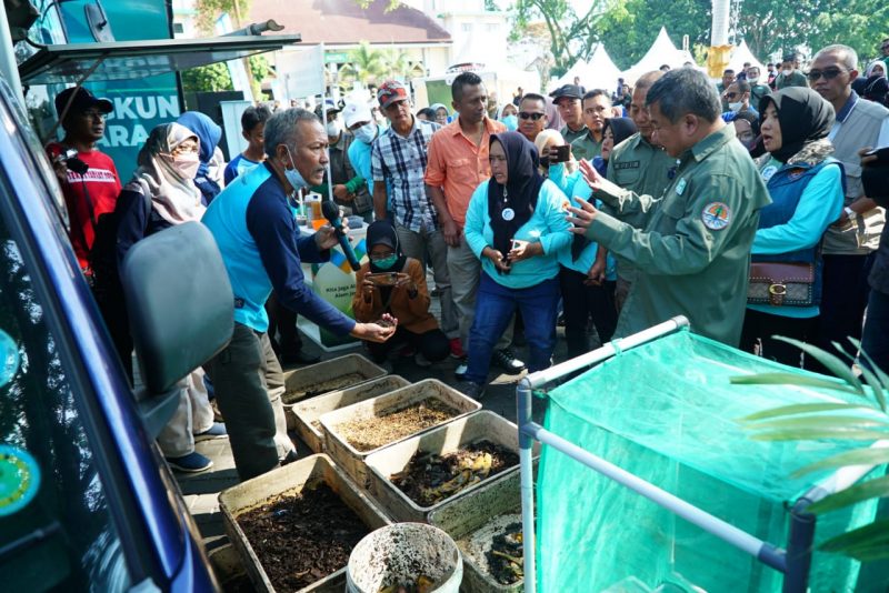 Bupati Garut, Rudy Gunawan menghadiri acara Peringatan Hari Lingkungan Hidup Tingkat Kabupaten Garut yang dilaksanakan di Alun-Alun Garut, Kecamatan Garut Kota, Kabupaten Garut, Minggu (5/6/2022).