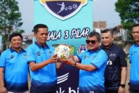 Pertandingan antara Desa Mekarjaya Kecamatan Tarogong Kaler dan Desa Karyamukti Kecamatan Cibalong pada laga 18 besar Liga Desa Kabupaten Garut Tahun 2022, yang dilaksanakan di Stadion Jayaraga, Kecamatan Tarogong Kidul, Kabupaten Garut, Sabtu (11/6/2022).