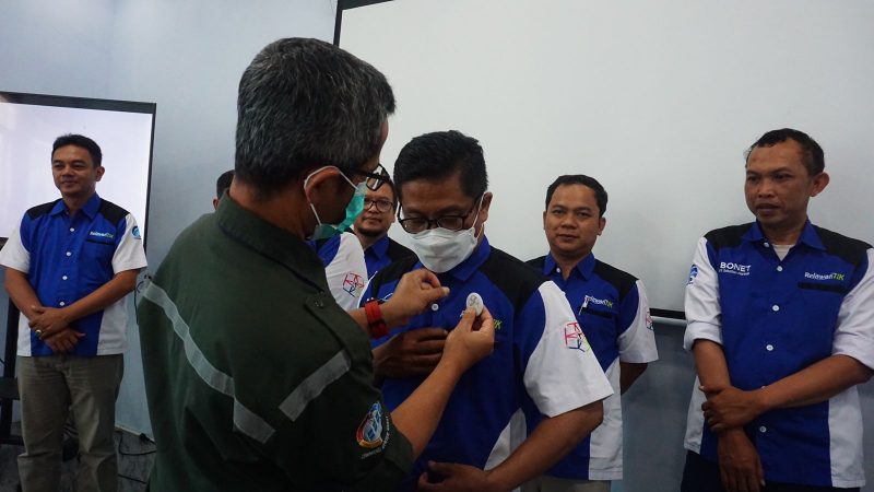 Ketua RTIK Jabar melantik Pengurus Cabang RTIK Indonesia Kabupaten Garut, di Gedung Public Information Center (PIC) Diskominfo Garut, Jalan Pembangunan, Kecamatan Tarogong Kidul, Kabupaten Garut, Sabtu (18/6/2022).