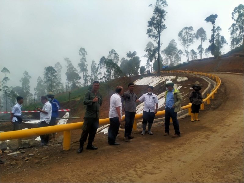 Perhutani Garut  Bersama Star Energy, Tinjau Repotasi Sediment Trap