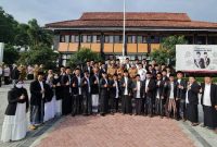 Bupati Garut, Rudy Gunawan memimpin apel gabungan terbatas. Bersamaan dengan itu, juga melantik Dewan Pengurus Cabang (DPC) Forum Pondok Pesantren (FPP) Kabupaten Garut yang berlangsung di Lapangan Sekretariat Daerah (Setda), Jalan Pembangunan, Kecamatan Tarogong Kidul, Kabupaten Garut, Senin (6/6/2022).