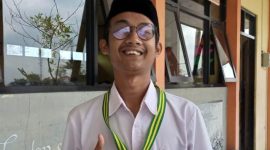 LANJUTKAN. Salah Satu Siswa Lulusan SMK Muhammadiyah Tarogong Kidul Plus Pesantren M Dinar Saputra akan melanjutkan Kuliah di Staida Muhammadiyah Garut
