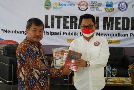 Pelaksanaan Seminar Literasi Media bertajuk “Membangun Partisipasi Publik untuk Mewujudkan Pengawasan Semesta” yang dilaksanakan di Aula Fakultas Komunikasi dan Informasi (Fkominfo) Universitas Garut (Uniga), Jalan Raya Samarang, Kecamatan Tarogong Kaler, Kabupaten Garut, Jum’at (24/6/2022).