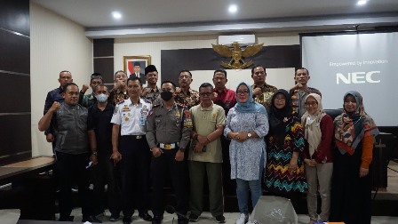 Pelaksanaan Rapat Grand Opening Kawasan Terpadu Nusantara (KTN) Harumansari Kabupaten Garut di Ruang Rapat Sekretariat Daerah (Setda), Jalan Pembangunan, Kecamatan Tarogong Kidul, Kabupaten Garut, Jum’at (24/6/2022).