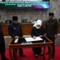 Bupati Garut, Rudy Gunawan menghadiri Rapat Kerja Bersama DPRDKata Akhir Fraksi dan Keputusan DPRD yang berlangsung di Ruang Rapat Paripurna DPRD Garut, Jalan Patriot, Kecamatan Tarogong Kidul, Kabupaten Garut, Jum'at (24/6/2022).