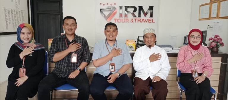 Jajaran Pimpinan PT IRM Tour and Travel, menawarkan Umrohin Aja dalam rangka milad IRM ke 5 tahun 2022. 