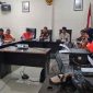 Bupati Garut dan Wakil Bupati Garut seusai melakukan Rapat Koordinasi Penanganan Banjir dan Longsor di Kabupaten Garut di Kantor BPBD Garut, Jalan Terusan Pahlawan, Kecamatan Tarogong Kidul, Kabupaten Garut, Sabtu (16/7/2022).