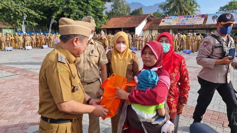 Pelaksanaan _Kick Off_ Temukan Obati Sayangi anak Stunting (TOSS) di Lapangan Sekretariat Daerah (Setda), Jalan Pembangunan, Kecamatan Tarogong Kidul, Kabupaten Garut, Senin (18/7/2022).