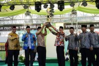 Bupati Garut, Rudy Gunawan, memberikan sambutan dalam acara Penutupan Porsadin ke - 6 Tingkat Provinsi Jawa Barat, di Alun-Alun Garut, Kecamatan Garut Kota, Kabupaten Garut, Minggu (31/7/2022).