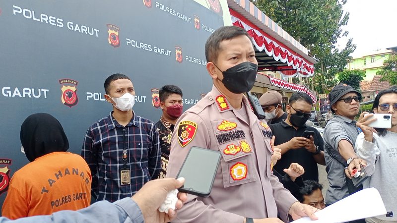 Kapolres Garut, AKBP Wirdhanto Hadicaksono saat jumpa pers di Mapolres Garut, Selasa (12/7/2022).