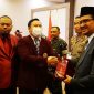 Wabup Garut, dr. Helmi Budiman,  mengapersiasi acara Pelantikan Dewan Pengurus Daerah (DPD) PPNI Kabupaten Garut periode 2022-2027 yang dilaksanakan di Ballroom Kassiti Fave Hotel Garut, Jalan Cimanuk, Kecamatan Tarogong Kidul, Kabupaten Garut, Selasa (5/7/2022). 
